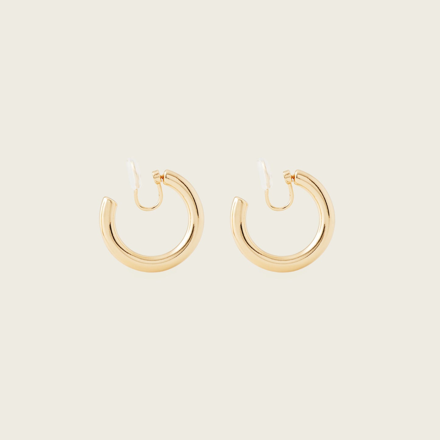 https://cdn.shopify.com/s/files/1/0569/3286/0096/files/AIORI_AllieHoop_ClipOnEarrings_Gold_2_5974e12a-a169-4f60-820e-b83a1ee46c39.jpg?v=1768785208