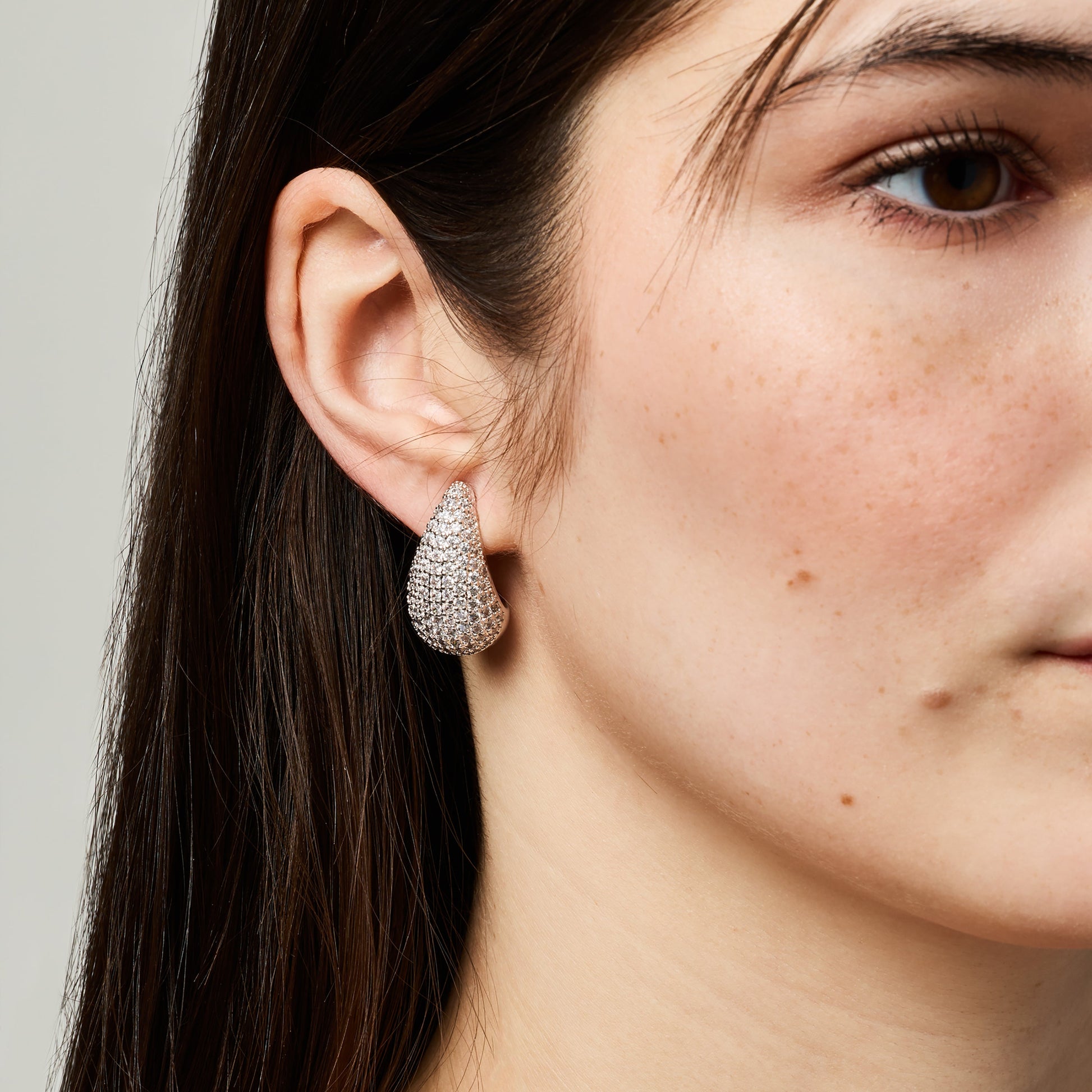 https://cdn.shopify.com/s/files/1/0569/3286/0096/files/AIORI_LilaPave_ClipOnEarrings_Silver_1.jpg?v=1770231441