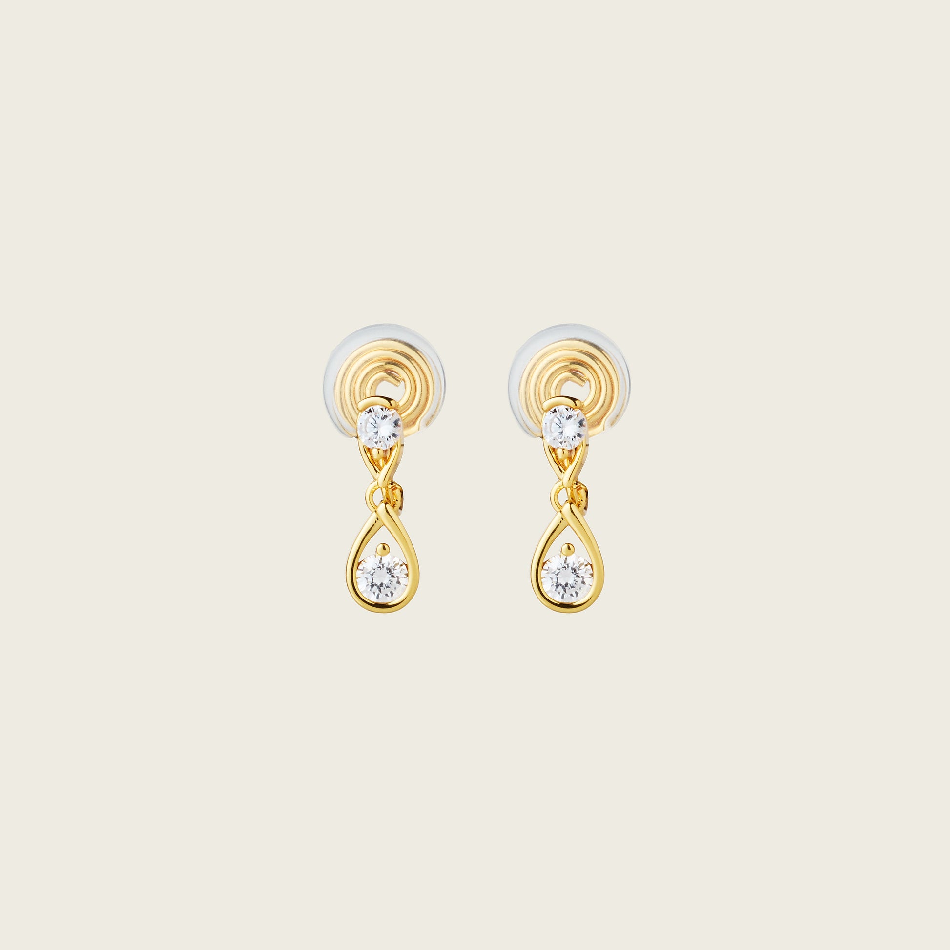 https://cdn.shopify.com/s/files/1/0569/3286/0096/files/AIORI_Naomi_ClipOnearrings_Gold_1.jpg?v=1770215758