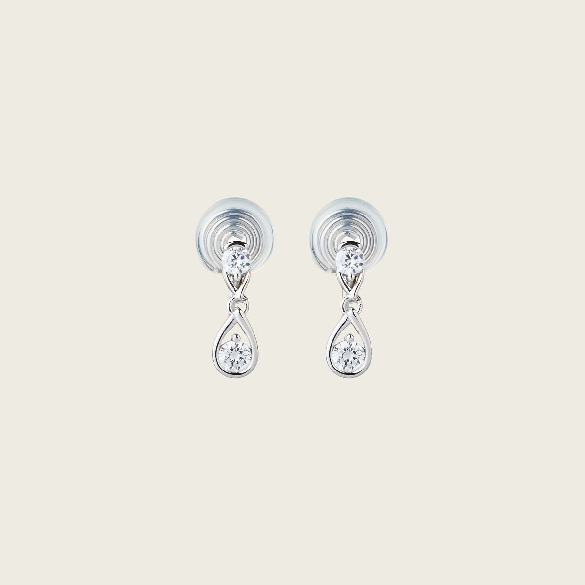https://cdn.shopify.com/s/files/1/0569/3286/0096/files/AIORI_Naomi_ClipOnearrings_Silver_1.jpg?v=1770215794