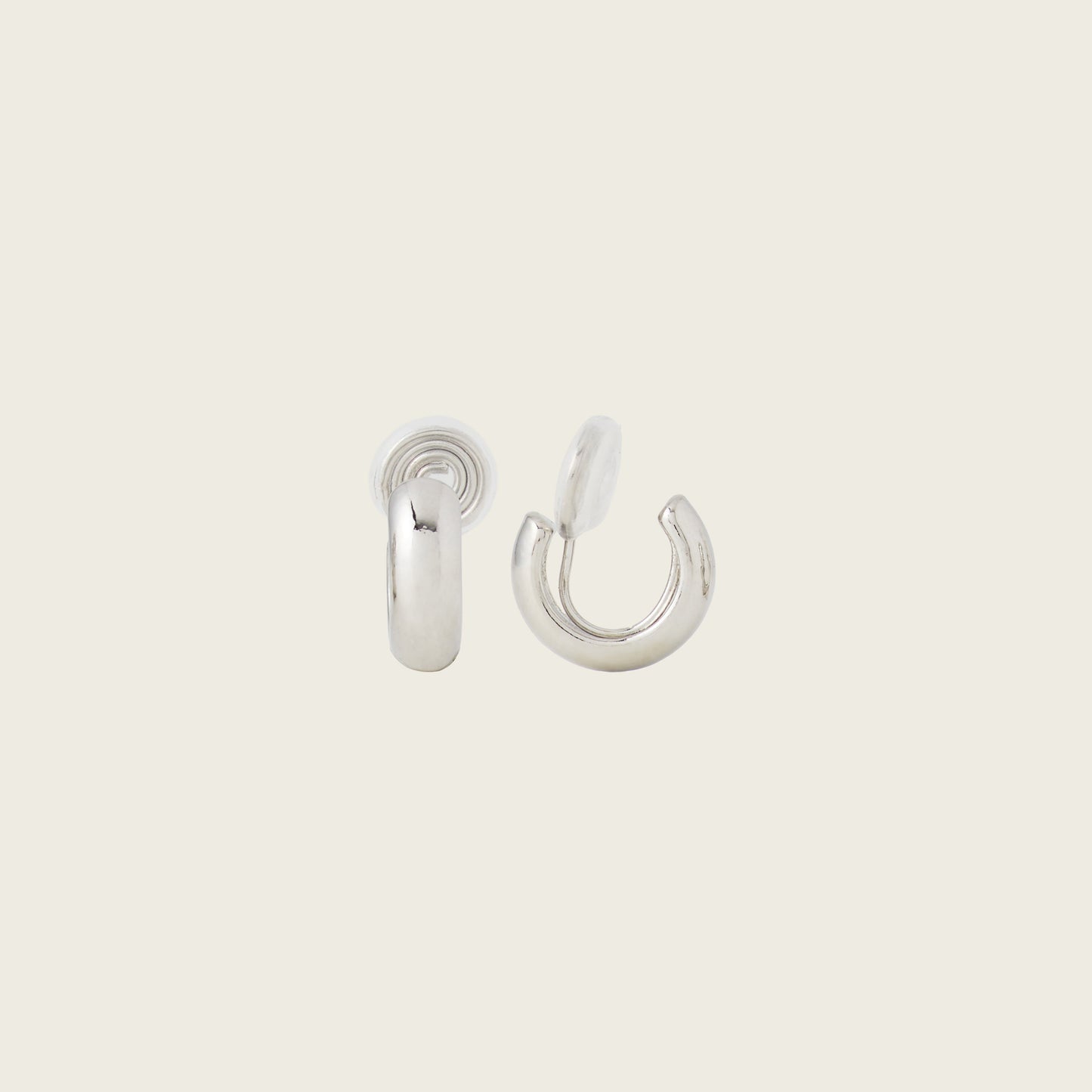https://cdn.shopify.com/s/files/1/0569/3286/0096/files/AIORI_SimpleHuggie_Silver_9c8e4d6a-9e2b-481d-905d-b9b5764d73c0.jpg?v=1760981722