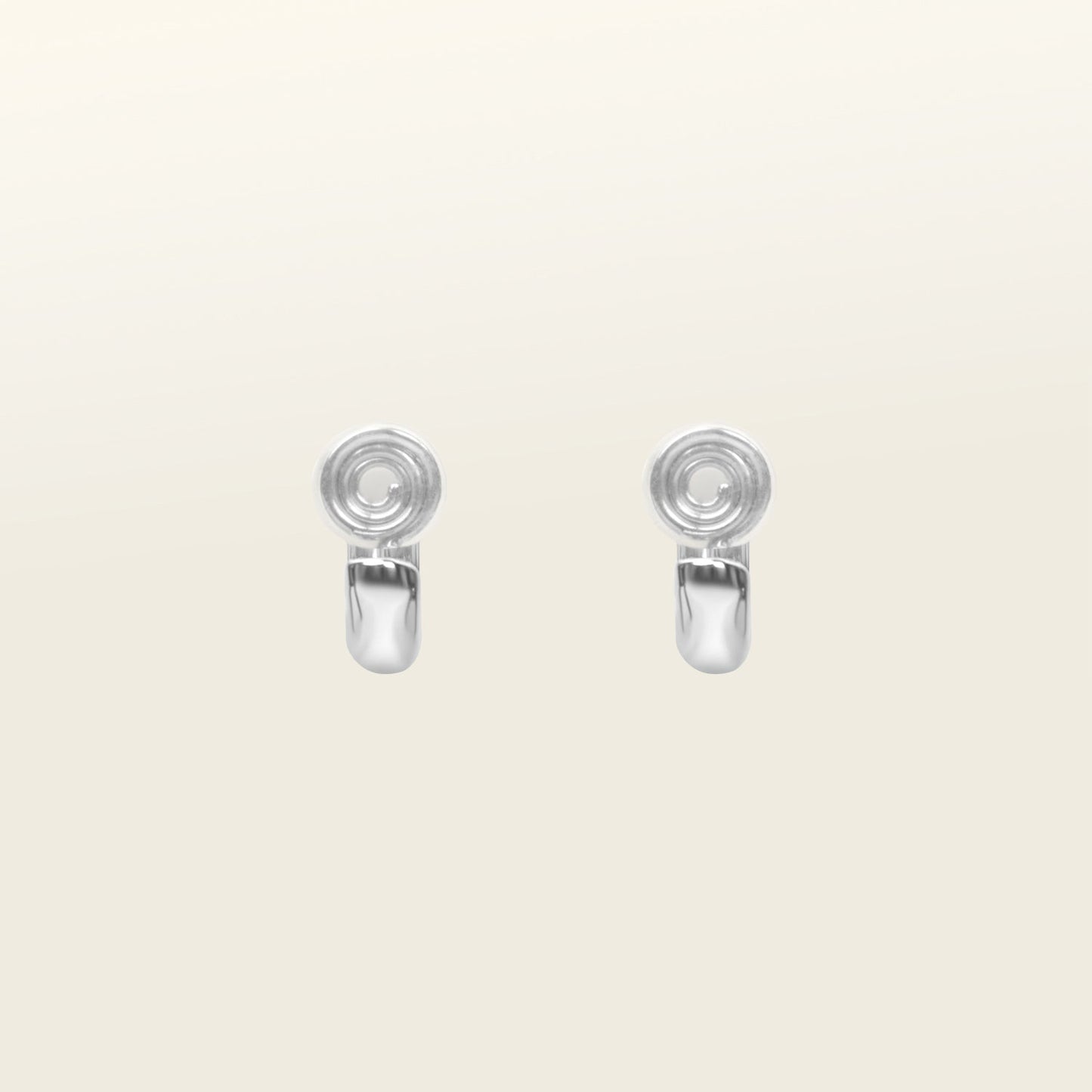 https://cdn.shopify.com/s/files/1/0569/3286/0096/files/Aiori_Simple-Silver-Huggie_Clip-On-Earrings_Silver_Back-1_af4ca612-a931-415b-8822-3dc0f0c94a9c.jpg?v=1762364124