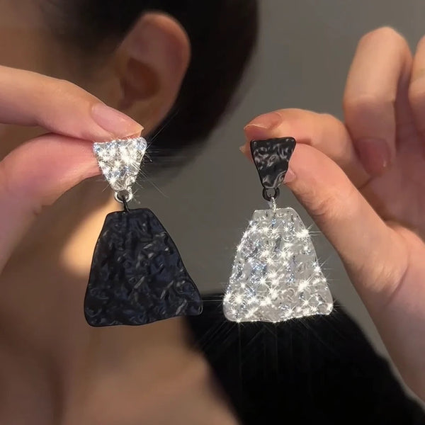 BOUCLES D’OREILLES COLORBLOCK NOIRES ET BLANCHES